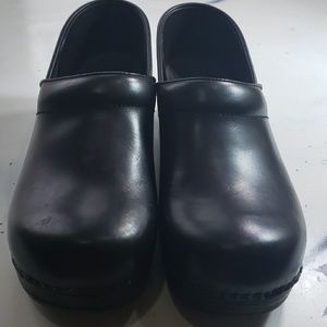 Black Dansko size 40 Pro X